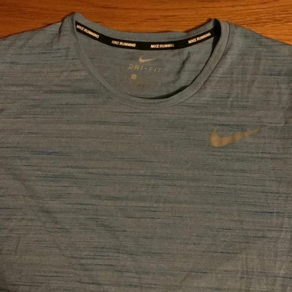Nike running t-shirt - Picture 2 of 4